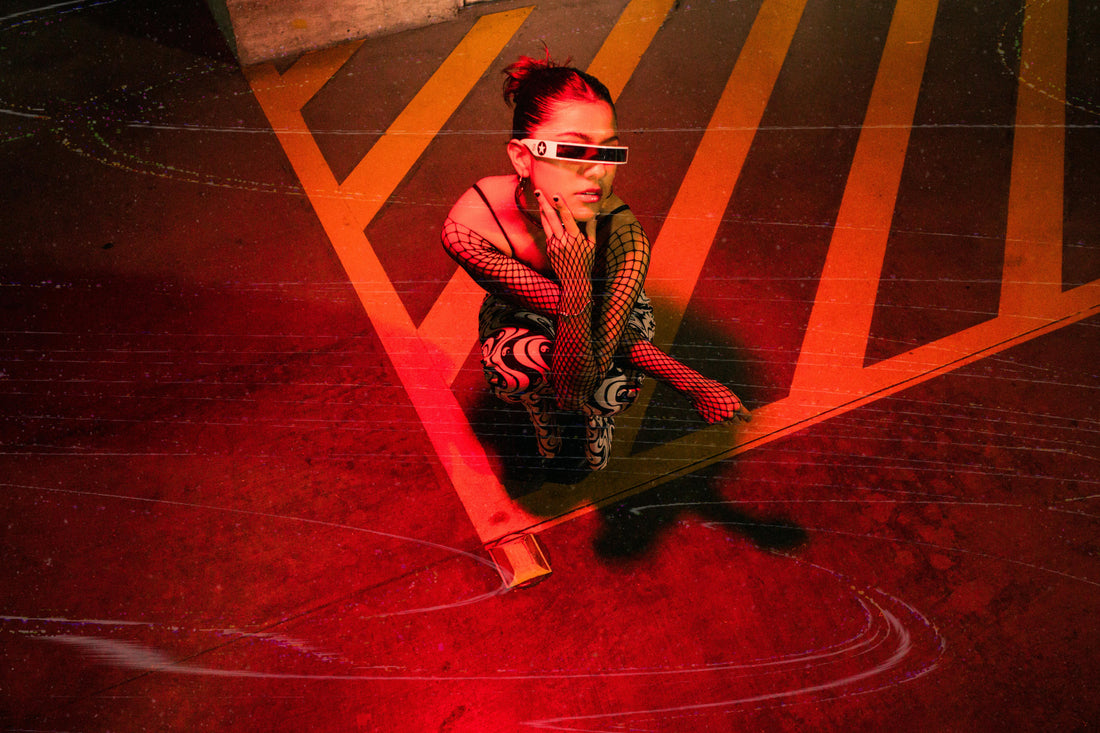 Techwear Hologram #11: Techwear × streetwear – jak łączyć dwa światy w jednej stylizacji