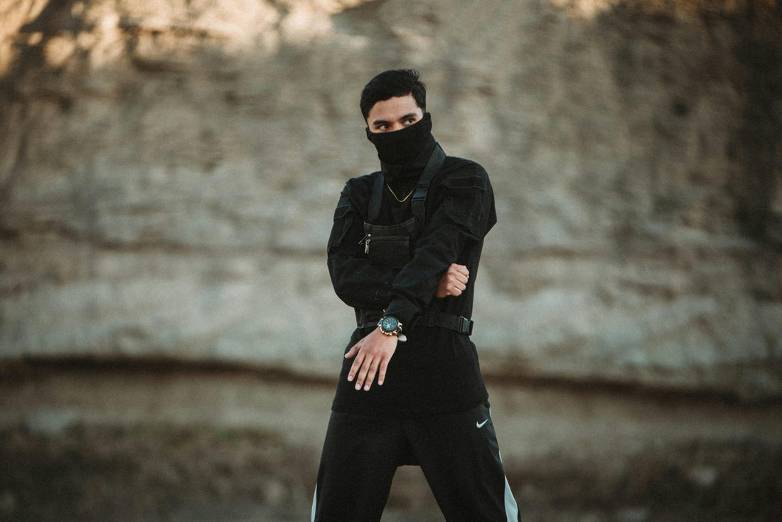 Techwear Hologram#12:Techwear na wiosnę – jak ubierać się funkcjonalnie i stylowo, gdy pogoda jest nieprzewidywalna?