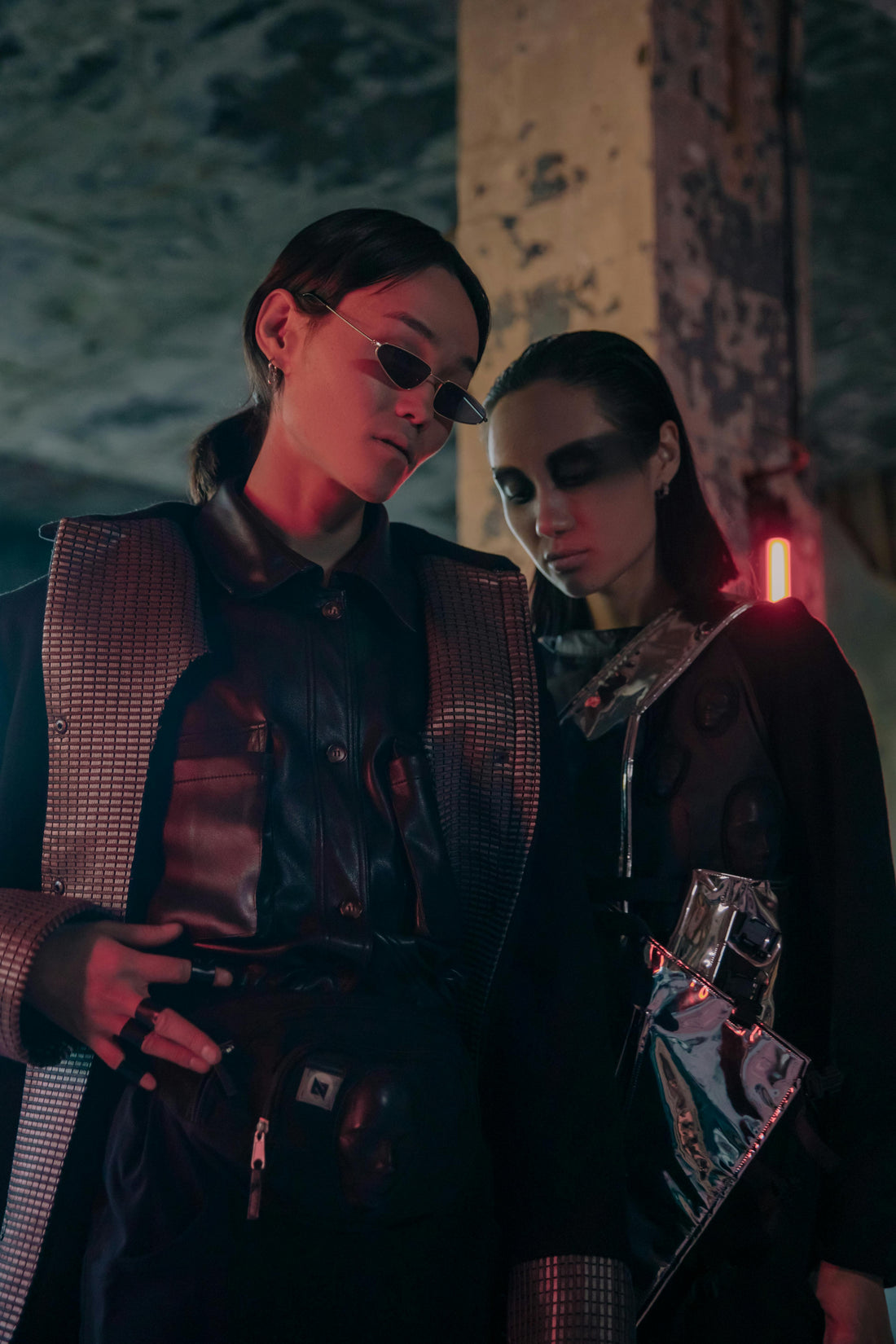 Techwear Hologram #6: Warstwowość przyszłości – dlaczego layering jest fundamentem stylu techwear