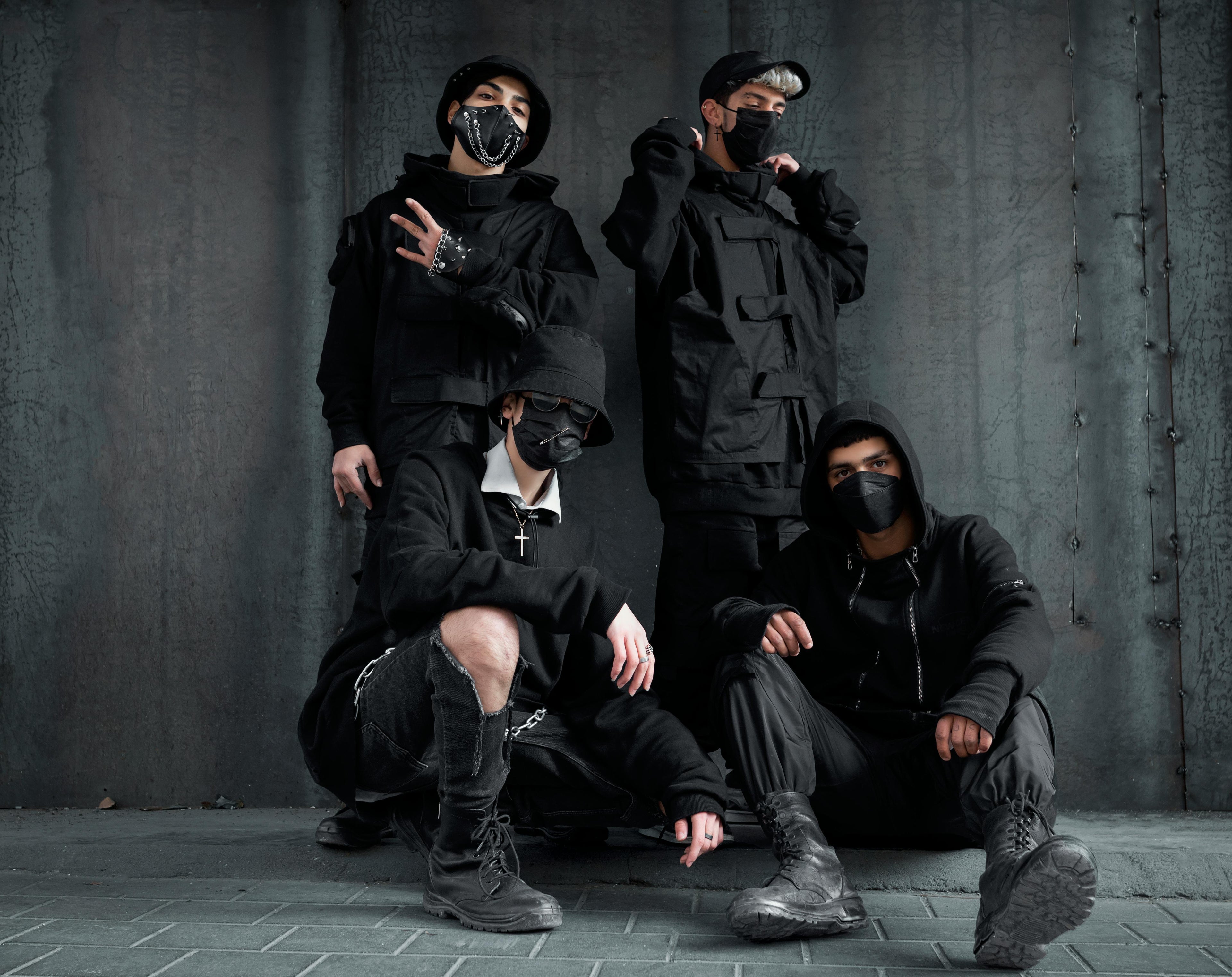 Techwear Hologram #18: Dlaczego moda techwear coraz częściej przypomina ubiór ludzi z dystopijnej przyszłości?